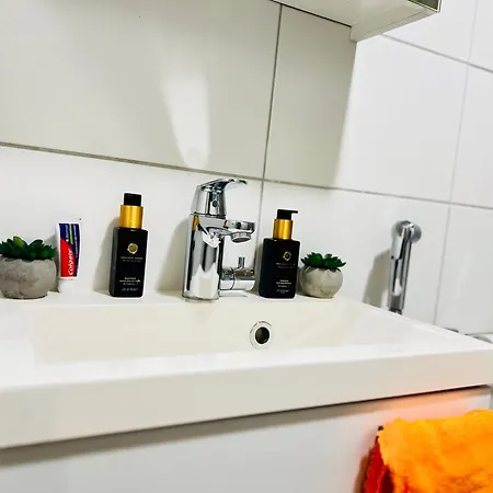 Cozy Studio Apartment 6 Mins By Train To Airport Vantaa Exterior foto