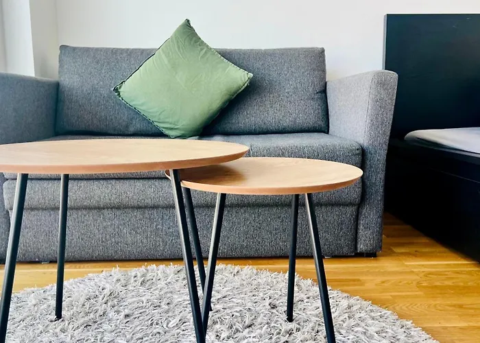 Cozy Studio Apartment 6 Mins By Train To Airport