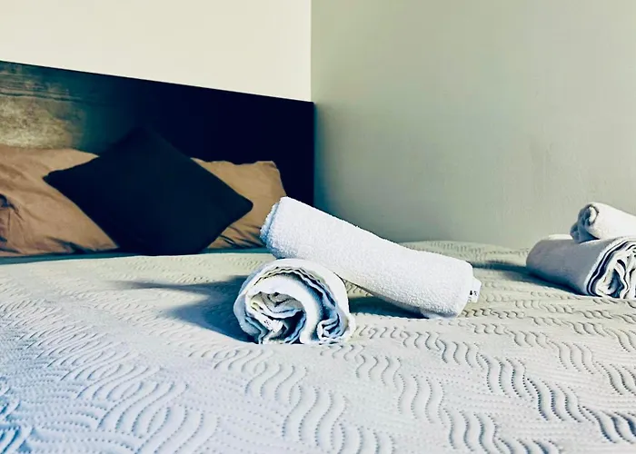 Cozy Studio Apartment 6 Mins By Train To Airport