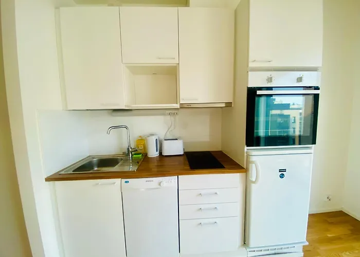 Cozy Studio Apartment 6 Mins By Train To Airport