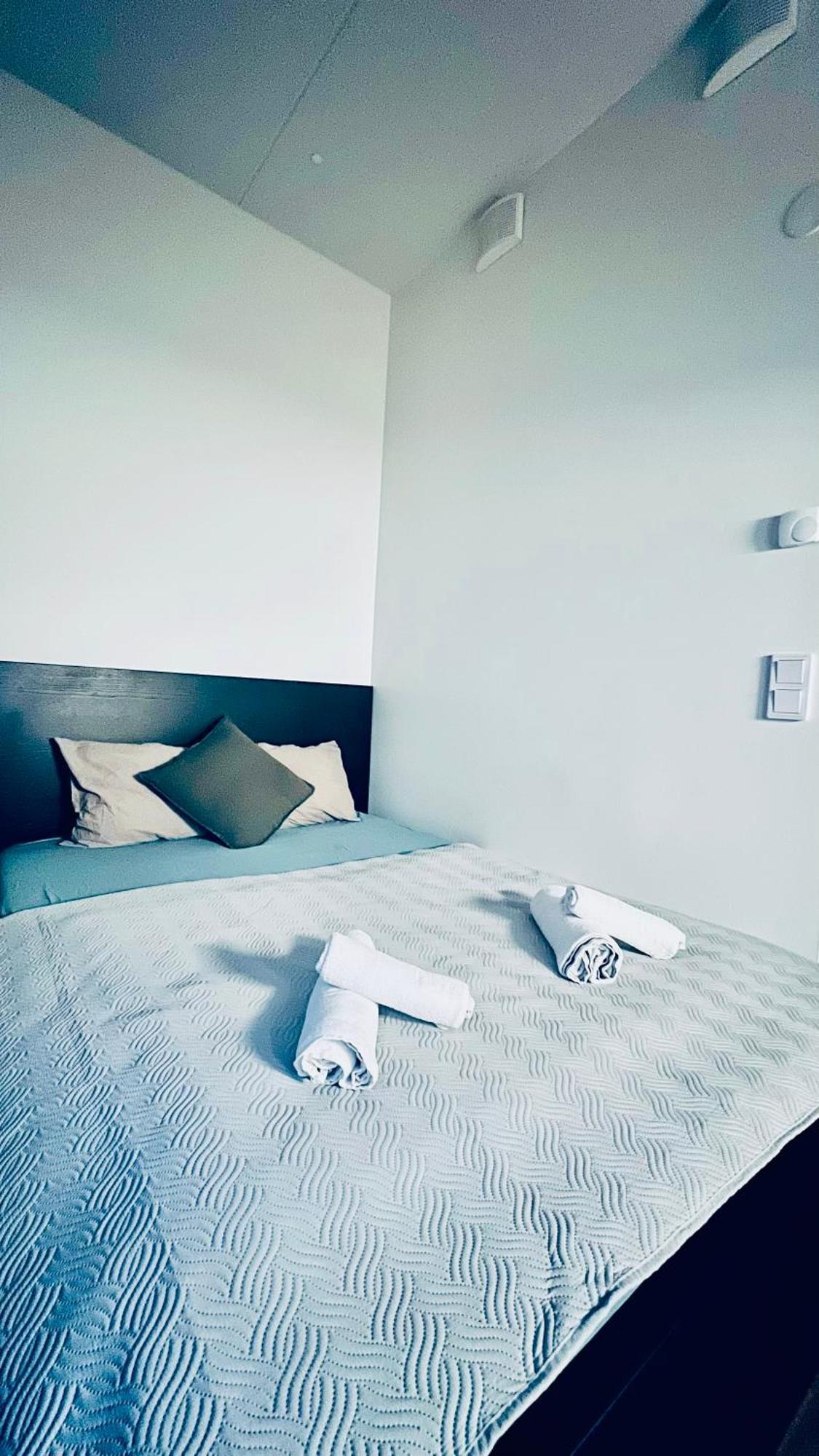 Apartment Cozy 6 Mins By Train To Airport *
